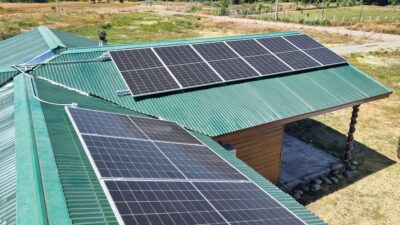 Paneles solares vistos desde el techo